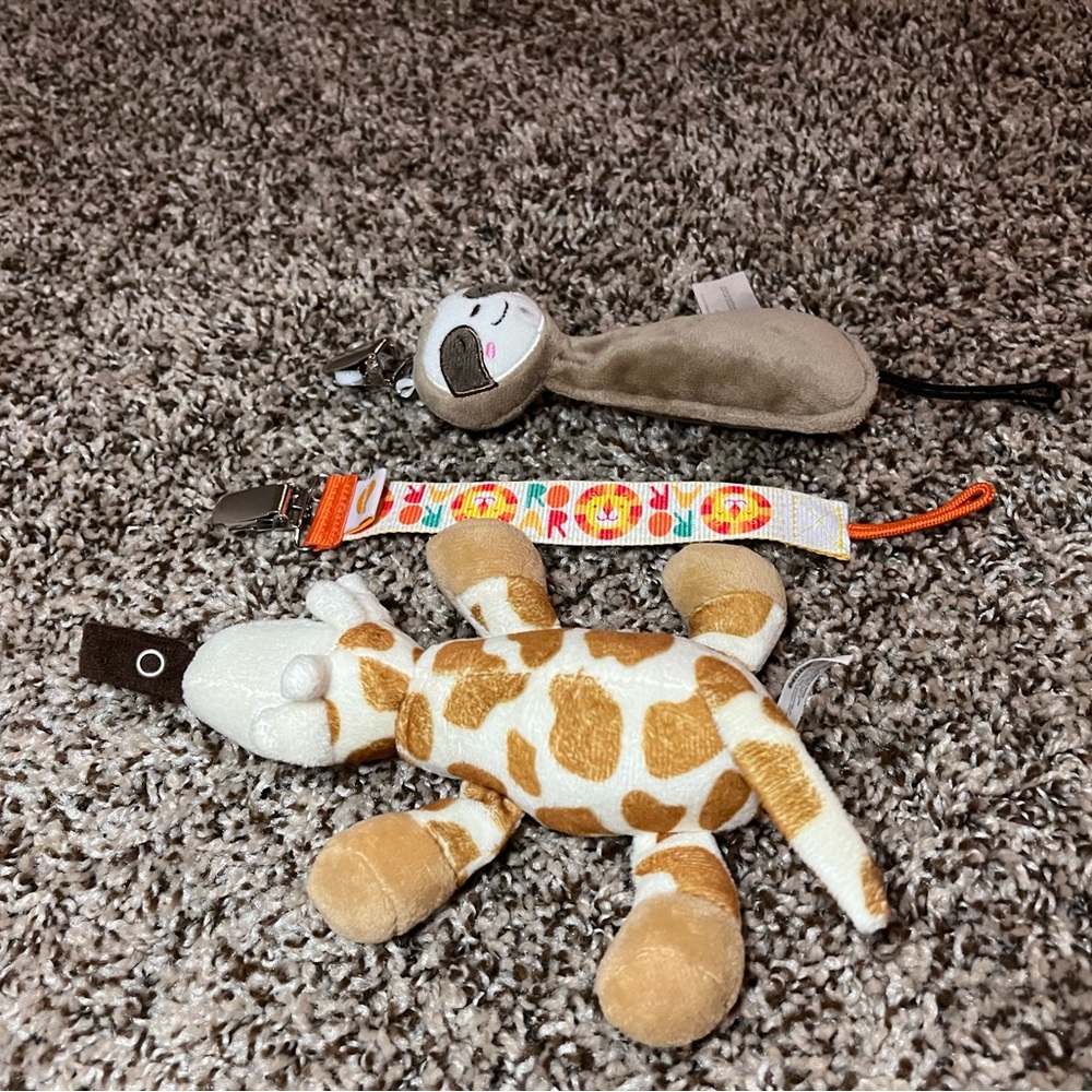 Pacifier clips